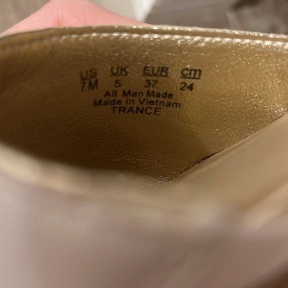 White pointed toe Naturalizer flats - Picture 4 of 4